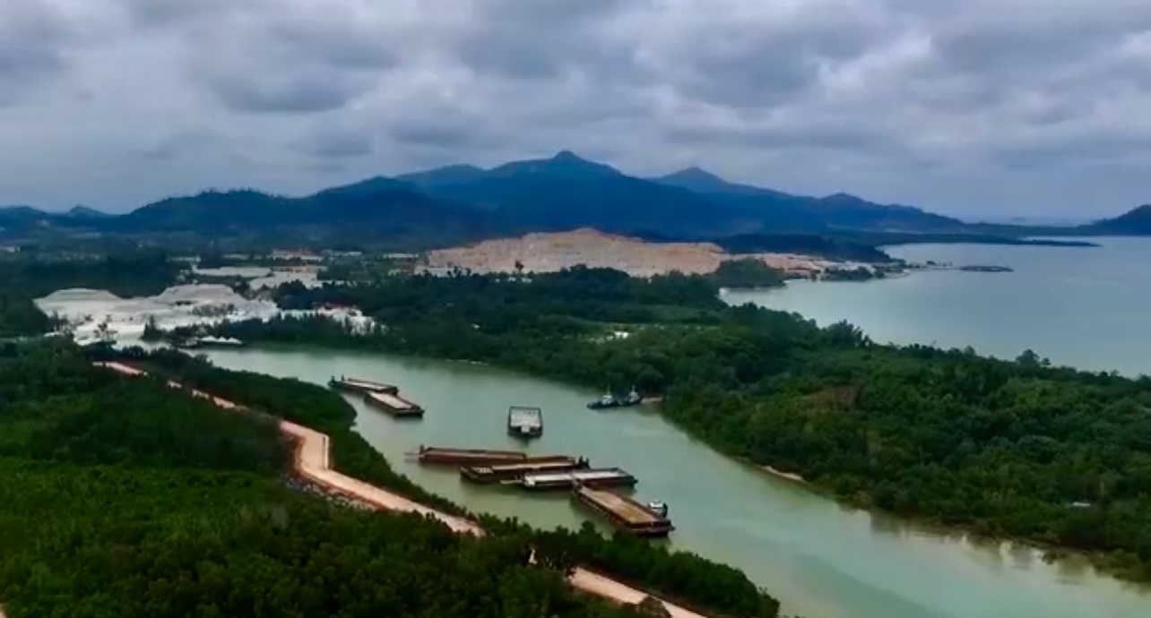Kabupaten Karimun menghadapi dilema fiskal yang genting. Anggaran Pendapatan dan Belanja Daerah (APBD) Tahun 2026 diproyeksikan berada di bawah bayang-bayang utang yang mencapai angka fantastis, Rp 135 miliar. Beban utang ini menjadi tantangan besar yang harus diatasi oleh Pemerintah Kabupaten (Pemkab) Karimun di bawah kepemimpinan Bupati Ing H. Iskandarsyah.(Foto: Istimewa)