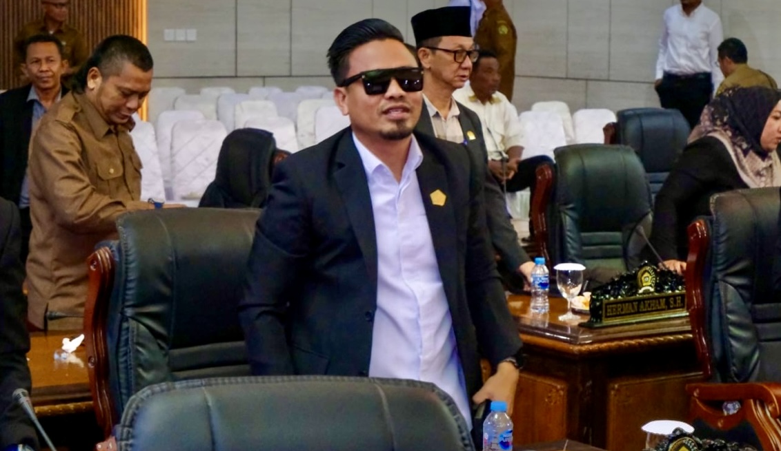 Anggota DPRD Kabupaten Karimun dari Fraksi PKB, Muhammad Firdaus, apresiasi Bupati dan Wakil Bupati Karimun, Iskandarsyah-Rocky Marciano Bawole. Lantaran gedung megah yang selama belasan tahun dikenal sebagai proyek mangkrak Karimun Exhibition and Convention Centre (KECC) di Coastal Area, kini resmi rampung dan siap bertransformasi menjadi Mall Pelayanan Publik (MPP).(Foto: Istimewa)