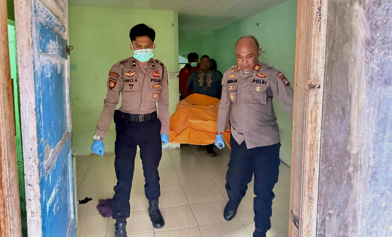 Warga Jalan Orari, Sungai Lakam Timur, Tanjungbalai Karimun mendadak digemparkan dengan penemuan mayat laki-laki.(Foto: Izar)
