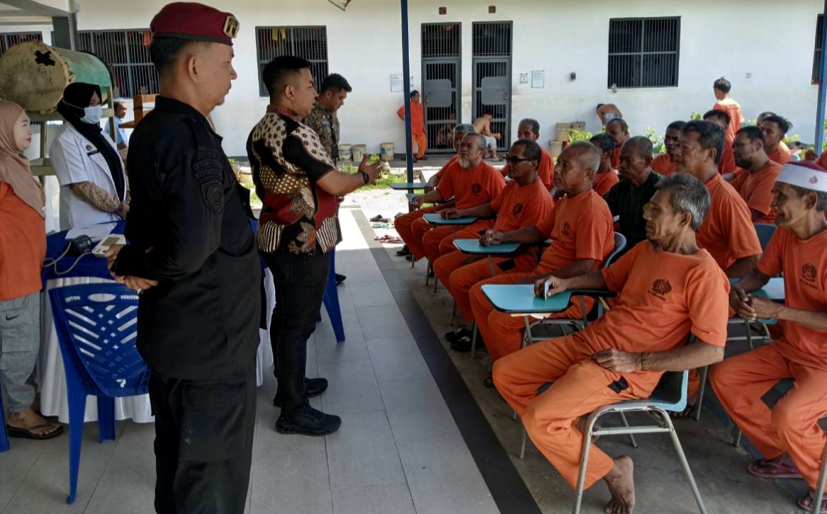KUHP Baru, UU No. 1 Tahun 2023 ini memiliki masa transisi selama 3 tahun dan baru akan berlaku secara efektif pada tanggal 2 Januari 2026. Rumah Tahanan Negara (Rutan) Kelas IIB Tanjungbalai Karimun sendiri saat ini tengah menghadapi tantangan serius terkait lonjakan jumlah hunian. Berdasarkan data terbaru, tercatat sebanyak 563 warga binaan menghuni fasilitas tersebut, angka yang secara signifikan melampaui kapasitas ideal bangunan.(Foto: Istimewa)
