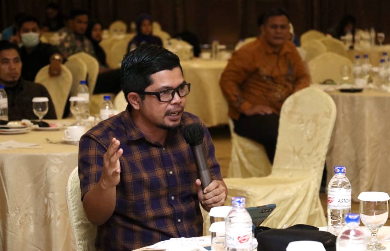 Ketua Badan Pembentukan Peraturan Daerah (Bapemperda) DPRD Karimun, Nurhidayat, mengingatkan pemerintah daerah, melakukan pembenahan Pelabuhan Domestik Tanjungbalai Karimun harus dibarengi dengan ketaatan aturan agar tidak merugikan masyarakat.(Foto: Izar)
