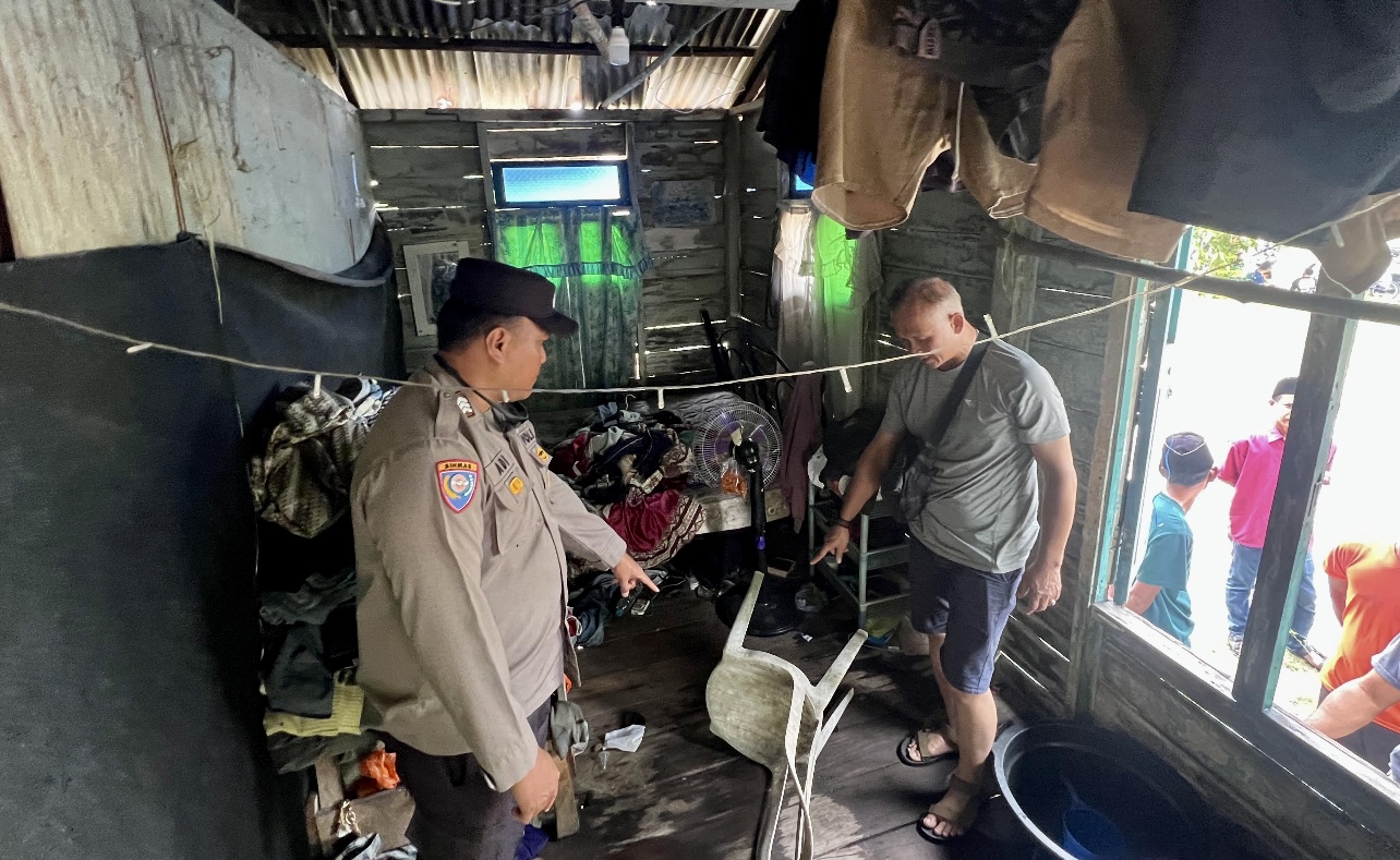 Delvin, pemuda 18 tahun nekat mengakhiri hidupnya dengan cara bunuh diri di dalam rumahnya, RT 001 RW 001 Desa Lubuk, Kecamatan Kundur, Kabupaten Karimun, Kepulauan Riau.(Foto: Istimewa)