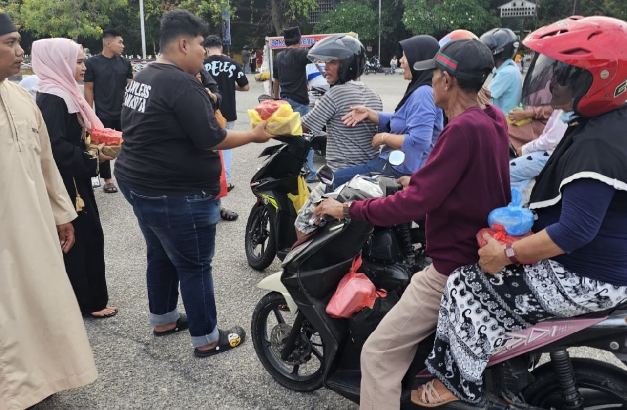 Bulan Ramadan 1447 Hijriah menjadi panggung nyata bagi para pemuda yang tergabung dalam Komunitas Pojol Karimun untuk menebar kebaikan.(Foto: Istimewa)