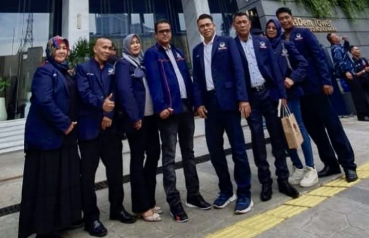 Ketua DPD Partai NasDem Karimun yang juga Anggota DPRD Provinsi Kepulauan Riau, Jusrizal, melayangkan protes keras terhadap sampul (cover) dan narasi pemberitaan salah satu media nasional terkait isu merger partai.(Foto: Izar)