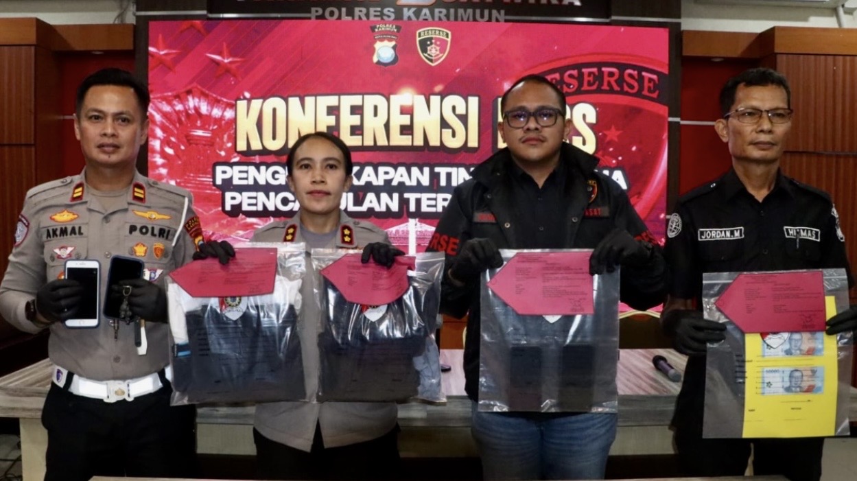 Kapolres Karimun, Yunita Stevani, aaat menggelar konferensi pers kasus predator anak.(Foto: Izar)
