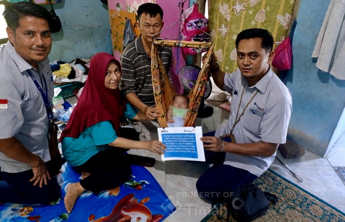 Kepedulian terhadap masyarakat kembali ditunjukkan PT Timah (Persero) Tbk melalui bantuan biaya pengobatan bagi Habibi, bayi berusia empat bulan asal Desa Gemuruh, Kecamatan Kundur Barat, Kabupaten Karimun, yang tengah berjuang melawan penyakit Hirschsprung.(Foto: Istimewa)