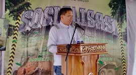 Komisaris Tridaya Group, Edy Purba, saat pemaparan sosialisasi pra-tambang di Desa Layang, Kelurahan Sawang, Kabupaten Karimun, Kepulauan Riau.(Foto: Izar)