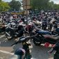 Alih-alih menyumbang Pendapatan Asli Daerah (PAD), pengelolaan parkir oleh pihak ketiga justru berujung boncos, ratusan juta rupiah dan memicu gelombang PHK massal bagi juru parkir lokal.(Foto: Junizar)