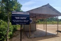 Upaya menjaga lingkungan sekaligus meningkatkan nilai ekonomi masyarakat terus didorong oleh  PT Timah Persero Tbk⁠ melalui pembinaan kelompok Bank Sampah Lanjut Berseri di Dusun I, Desa Sawang Laut, Kecamatan Kundur Barat, Kabupaten Karimun.(Foto: Istimewa)