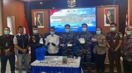 Tim Quick Response Region Naval Command IV Lanal Tanjungbalai Karimun dan personel Satgas Kodaeral IV, kembali menggagalkan aksi penyelundupan narkotika internasional di perairan Kabupaten Karimun, Kepulauan Riau.(Foto: Izar)