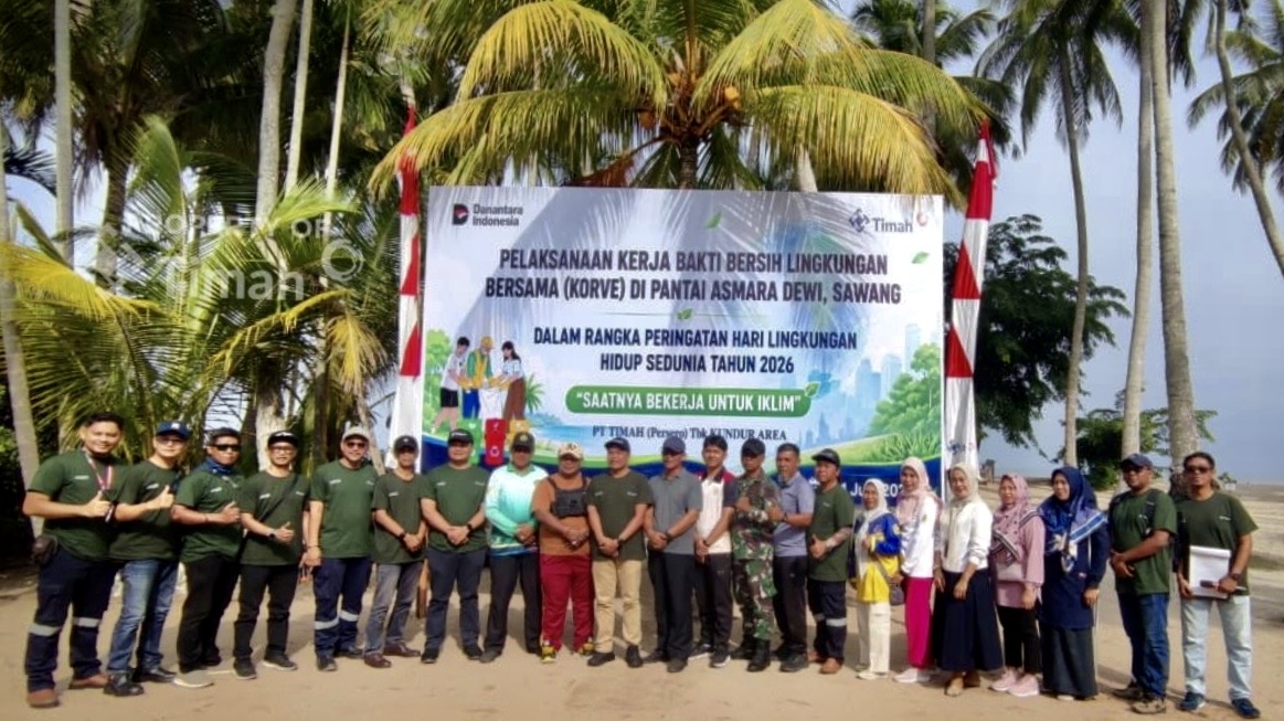 Dalam rangka memperingati Hari Lingkungan Hidup Sedunia 2026, PT Timah (Persero) Tbk, melalui Division Area Kundur menggelar kegiatan penanaman pohon dan aksi bersih-bersih pantai di Pantai Asmara Dewi, Kelurahan Sawang, Kecamatan Kundur Barat, Kabupaten Karimun, Kamis (11/6/2026).(Foto: Istimewa)