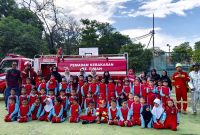 puluhan siswa TK Negeri Bina Permata Perayun, Kecamatan Kundur Utara, Kabupaten Karimun, antusias mengikuti edukasi kebakaran dari PT Timah (Persero) Tbk.(Foto: Istimewa)
