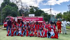 puluhan siswa TK Negeri Bina Permata Perayun, Kecamatan Kundur Utara, Kabupaten Karimun, antusias mengikuti edukasi kebakaran dari PT Timah (Persero) Tbk.(Foto: Istimewa)
