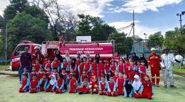 puluhan siswa TK Negeri Bina Permata Perayun, Kecamatan Kundur Utara, Kabupaten Karimun, antusias mengikuti edukasi kebakaran dari PT Timah (Persero) Tbk.(Foto: Istimewa)
