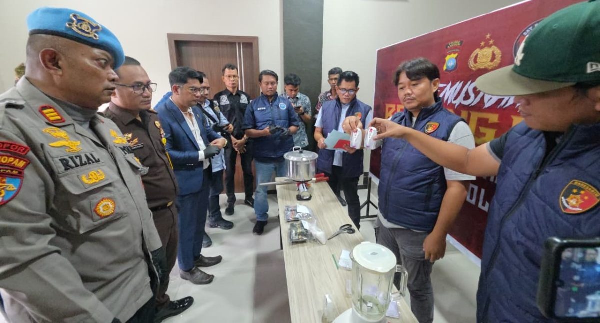 Satuan Reserse Narkoba (Satresnarkoba) Polres Karimun kembali memusnahkan berbagai barang bukti narkotika hasil pengungkapan kasus sepanjang Mei hingga awal Juni 2026 di Mapolres Karimun.(Foto: Istimewa)

