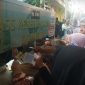 Penerapan sistem pembayaran non-tunai menggunakan QRIS untuk layanan pass masuk di Pelabuhan Domestik Tanjungbalai Karimun, menjadi perhatian publik. Sejumlah masyarakat mengaku mengalami kendala karena belum terbiasa menggunakan transaksi digital atau tidak memiliki akses terhadap layanan perbankan digital.(Foto: Junizar)