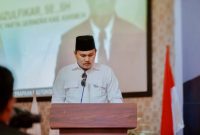 Karimun lumpuh total. Gelombang kemarahan publik pecah usai blackout parah menyiksa warga berjam-jam. Akademisi hukum pun pasang badan, Ketua PKIH Karimun, Dr. Edwar Kelvin, menampar keras PLN agar tidak main-main dan segera membongkar borok penyebab bencana listrik ini.(Foto: Izar)