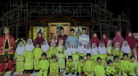 Nyata dalam aksi sosial keagamaan, PT Timah (Persero) Tbk menyalurkan bantuan untuk menyukseskan gelaran Musabaqah Tilawatil Quran (MTQ) di Desa Sawang Laut, Kundur Barat, Karimun. Langkah ini diharapkan mampu memotivasi masyarakat dalam mensyiarkan Al-Quran sekaligus mempererat tali silaturahmi warga.(Foto: Istimewa)
