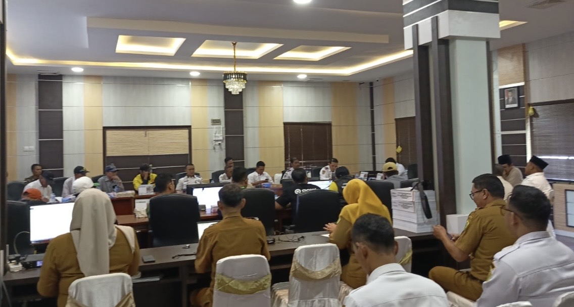 Melalui Rapat Dengar Pendapat (RDP) di Kantor DPRD Karimun, tercapai kesepakatan baru antara DPRD, pengemudi, dan pengelola ojol, Senin (13/7/2026).(Foto: Izar)