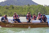 Menghidupkan kembali pesisir Karimun tak melulu soal menanam mangrove. Bergerak lebih jauh, PT Timah (Persero) Tbk secara konsisten melakukan restocking kepiting bakau demi mengembalikan keseimbangan satwa penjaga ekosistem di Kepulauan Riau.(Foto: Istimewa)