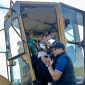 Demi memperkuat konektivitas antarwilayah dan memicu pertumbuhan ekonomi, Pemkab Karimun resmi memulai proyek pembangunan jalan strategis penghubung Jembatan Sanur Coastal Area ke Bandara RHA senilai Rp9,5 miliar.(Foto: Izar)