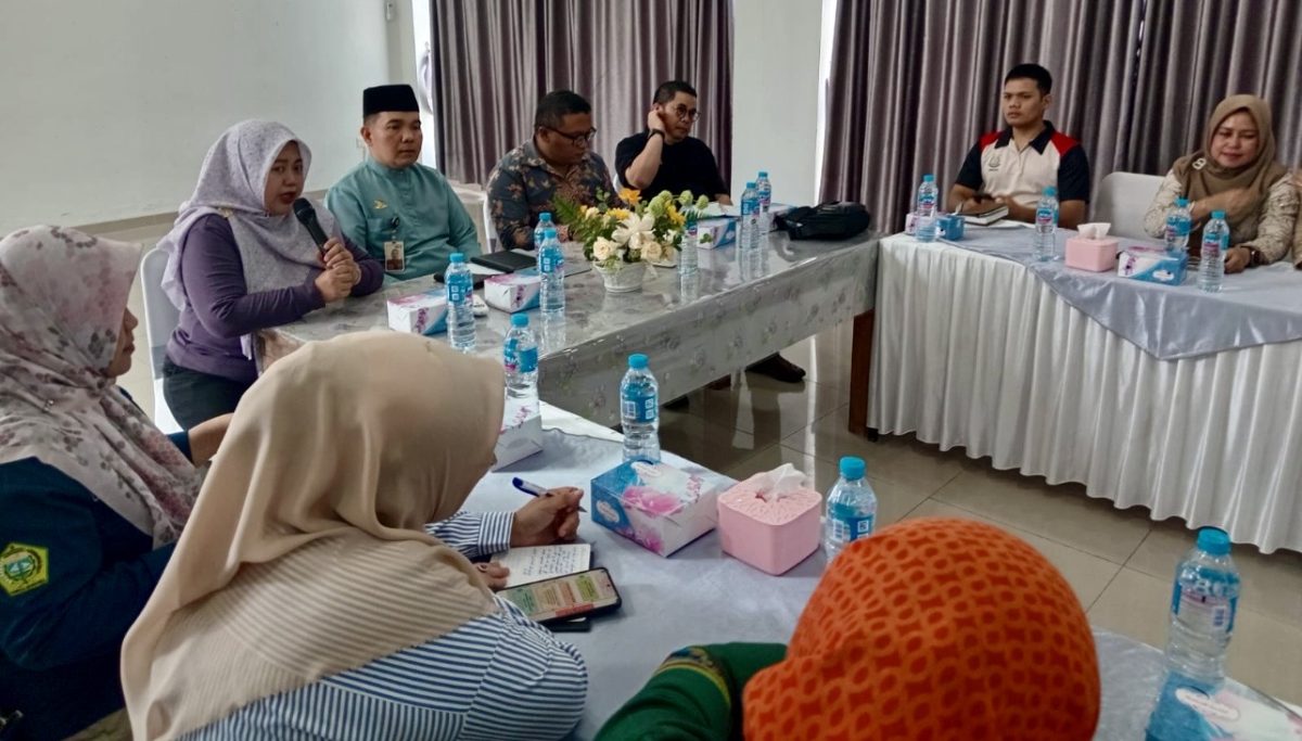 Gagal total dan ingkar janji. Pemkab Karimun resmi menendang PT Malik Parking Karimun (MPK) dari pengelolaan parkir per 23 Juli 2026. Akibat dinilai wanprestasi dan hanya menebar 'janji manis' fasilitas yang tak kunjung dibangun, takhta pengelola parkir kini resmi diserahterimakan kepada PT Pelabuhan Karimun (Perseroda).(Foto: Izar)
