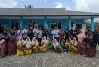 Wujud nyata kepedulian sosial kembali dihadirkan oleh PT Timah (Persero) Tbk melalui penyaluran bantuan perbaikan sarana dan prasarana bagi Taman Pendidikan Al-Qur’an (TPQ) dan Madrasah Diniyah Awaliyah (MDA) Masjid Al Inayah, yang terletak di Desa Gemuruh, Kecamatan Kundur Barat, Kabupaten Karimun, Kepulauan Riau. Bantuan ini difokuskan untuk membenahi berbagai fasilitas bangunan yang sebelumnya mengalami kerusakan, sehingga proses belajar mengajar tidak lagi terganggu oleh kendala infrastruktur.(Foto: Istimewa)