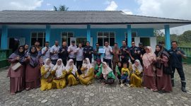 Wujud nyata kepedulian sosial kembali dihadirkan oleh PT Timah (Persero) Tbk melalui penyaluran bantuan perbaikan sarana dan prasarana bagi Taman Pendidikan Al-Qur’an (TPQ) dan Madrasah Diniyah Awaliyah (MDA) Masjid Al Inayah, yang terletak di Desa Gemuruh, Kecamatan Kundur Barat, Kabupaten Karimun, Kepulauan Riau. Bantuan ini difokuskan untuk membenahi berbagai fasilitas bangunan yang sebelumnya mengalami kerusakan, sehingga proses belajar mengajar tidak lagi terganggu oleh kendala infrastruktur.(Foto: Istimewa)