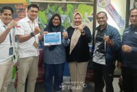 Wujudkan pembinaan olahraga yang berkelanjutan, PT Timah Tbk hadir mendukung ajang FORKI Kepri Series 3 dan POPDA Karate Piala Bupati Karimun. Kompetisi yang digelar di Mall Pelayanan Publik Karimun pada 1–3 Juli 2026 ini menjadi ruang strategis bagi atlet muda untuk menguji mental dan mengukur hasil latihan.(Foto: Istimewa)