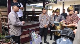Polsek Meral Polres Karimun resmi masuk dalam jajaran nominasi ajang bergengsi Kompolnas Awards 2026. Pencapaian ini diraih berkat konsistensi jajaran Polsek Meral dalam menghadirkan berbagai program inovatif yang memberikan manfaat nyata dan dirasakan langsung oleh masyarakat setempat.(Foto: Juni)