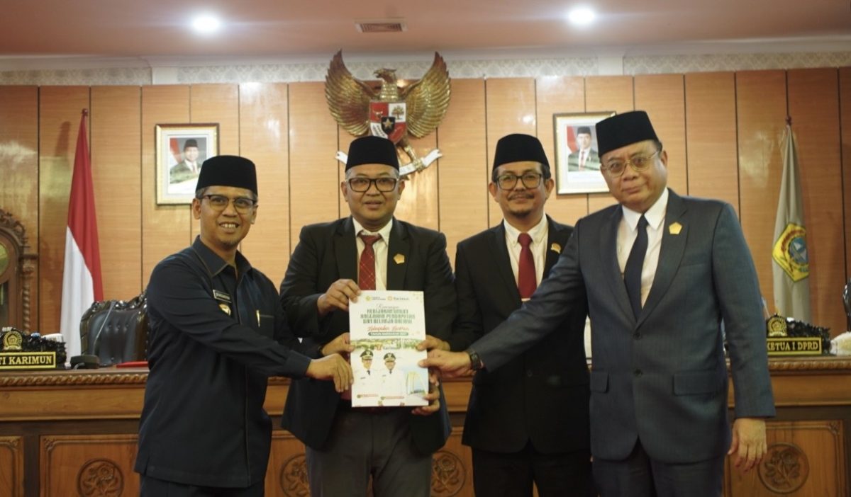 DPRD Kabupaten Karimun mengingatkan Pemkab untuk menyusun target pendapatan secara akurat dan memprioritaskan penyehatan keuangan daerah dalam Paripurna KUA-PPAS 2027 pada Jumat (31/7/2026).(Foto: Izar)