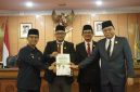 DPRD Kabupaten Karimun mengingatkan Pemkab untuk menyusun target pendapatan secara akurat dan memprioritaskan penyehatan keuangan daerah dalam Paripurna KUA-PPAS 2027 pada Jumat (31/7/2026).(Foto: Izar)