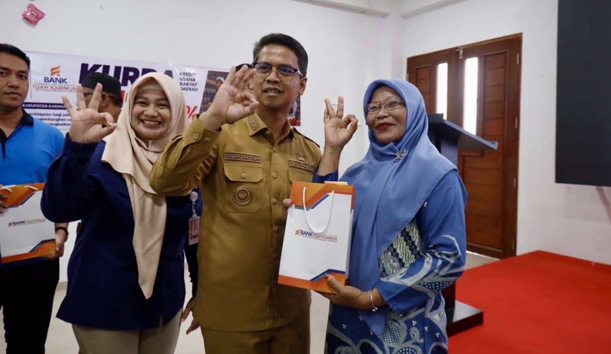 Lewat pembenahan dan transformasi berkelanjutan, PT BPR Tuah Karimun (Perseroda), berhasil mengukir rekor kinerja per 31 Juli 2026. Bank daerah ini mengantongi aset sebesar Rp48 miliar, tertinggi sejak berdiri tahun 2002, sekaligus memicu lonjakan laba hingga 200 persen menjadi Rp698 juta.(Foto: Izar)
