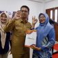 Lewat pembenahan dan transformasi berkelanjutan, PT BPR Tuah Karimun (Perseroda), berhasil mengukir rekor kinerja per 31 Juli 2026. Bank daerah ini mengantongi aset sebesar Rp48 miliar, tertinggi sejak berdiri tahun 2002, sekaligus memicu lonjakan laba hingga 200 persen menjadi Rp698 juta.(Foto: Izar)