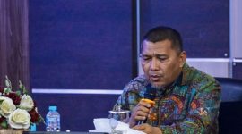 Wakil Bupati Karimun Rocky Marciano Bawole memimpin Rapat Koordinasi dan Sosialisasi Pedoman MCSP-RBS KPK RI Tahun 2026, menegaskan agar seluruh Kepala OPD memimpin langsung upaya pencegahan korupsi di instansinya masing-masing tanpa mengalihkan tanggung jawab kepada bawahan, Kamis (6/8/2026).(Foto: Izar)