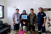 PT Timah (Persero) Tbk memberikan bantuan biaya pengobatan dan operasi jantung di Jakarta bagi seorang anak berusia 11 tahun asal Kundur, Kabupaten Karimun, Kepulauan Riau.(Foto: Istimewa)