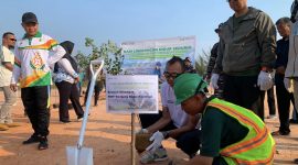 Lewat aksi nyata penanaman 600 pohon, PT Pelindo dan Pemkab Karimun memperkuat komitmen bersama dalam menjaga kualitas lingkungan dan mempercantik ruang publik.(Foto: Juni)