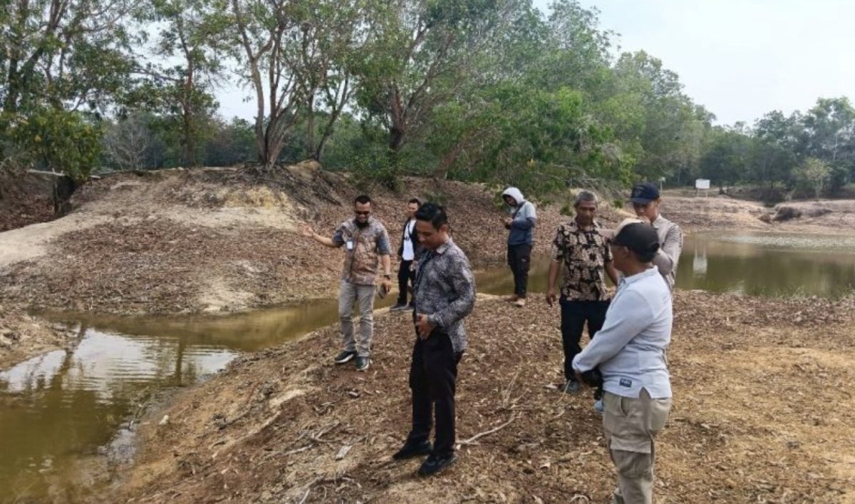 Fenomena El Nino memicu kekeringan parah dan cuaca panas terik di Kabupaten Karimun, Kepulauan Riau, hingga membuat air di sejumlah waduk menyusut drastis, terutama Waduk Tempan di Pulau Kundur yang kini kian mengering.(Foto: Juni)