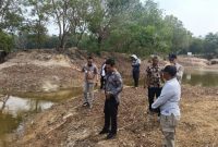 Fenomena El Nino memicu kekeringan parah dan cuaca panas terik di Kabupaten Karimun, Kepulauan Riau, hingga membuat air di sejumlah waduk menyusut drastis, terutama Waduk Tempan di Pulau Kundur yang kini kian mengering.(Foto: Juni)