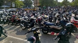 BUMD PT Pelabuhan Karimun (Perseroda) menerapkan sistem karcis pass masuk manual mulai 1 September 2026 berdasarkan penugasan Bupati Karimun. Kebijakan ini bersifat sementara sembari menunggu penyelesaian sengketa hukum terkait penggunaan gate otomatis milik pengelola lama.(Foto: Juni)