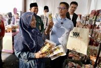 Gelaran Taja Tari 2026 yang berlangsung pada tanggal 27 hingga 29 Agustus 2026 di Coastal Area Tanjungbalai Karimun, sukses menyulap panggung seni Melayu menjadi penggerak ekonomi warga. Tak sekadar menyuguhkan atraksi budaya nan memukau, festival ini berhasil menyedot ribuan pengunjung dari berbagai daerah sekaligus menggerakkan roda ekonomi kerakyatan melalui peningkatan pendapatan para pelaku UMKM lokal di Bumi Berazam.(Foto: Juni)