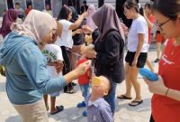 Peringatan Hari Ulang Tahun (HUT) ke-81 Republik Indonesia di RT 01/RW 02, Kelurahan Meral Kota, Kecamatan Meral, Kabupaten Karimun pada Sabtu (29/8/2026), berlangsung meriah melalui penyelenggaraan berbagai permainan rakyat.(Foto: Izar)