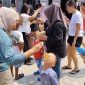 Peringatan Hari Ulang Tahun (HUT) ke-81 Republik Indonesia di RT 01/RW 02, Kelurahan Meral Kota, Kecamatan Meral, Kabupaten Karimun pada Sabtu (29/8/2026), berlangsung meriah melalui penyelenggaraan berbagai permainan rakyat.(Foto: Izar)