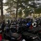 Terhitung mulai 1 September 2026, pengelolaan fasilitas parkir di kawasan Pelabuhan Taman Bunga, Kabupaten Karimun, resmi ditangani oleh PT Pelabuhan Karimun (Perseroda). Langkah strategis ini berlandaskan Surat Penugasan Bupati Karimun Nomor 299 Tahun 2026 guna menghadirkan pelayanan parkir yang lebih tertib, aman, dan profesional bagi seluruh pengguna jasa pelabuhan.(Foto: Izar)