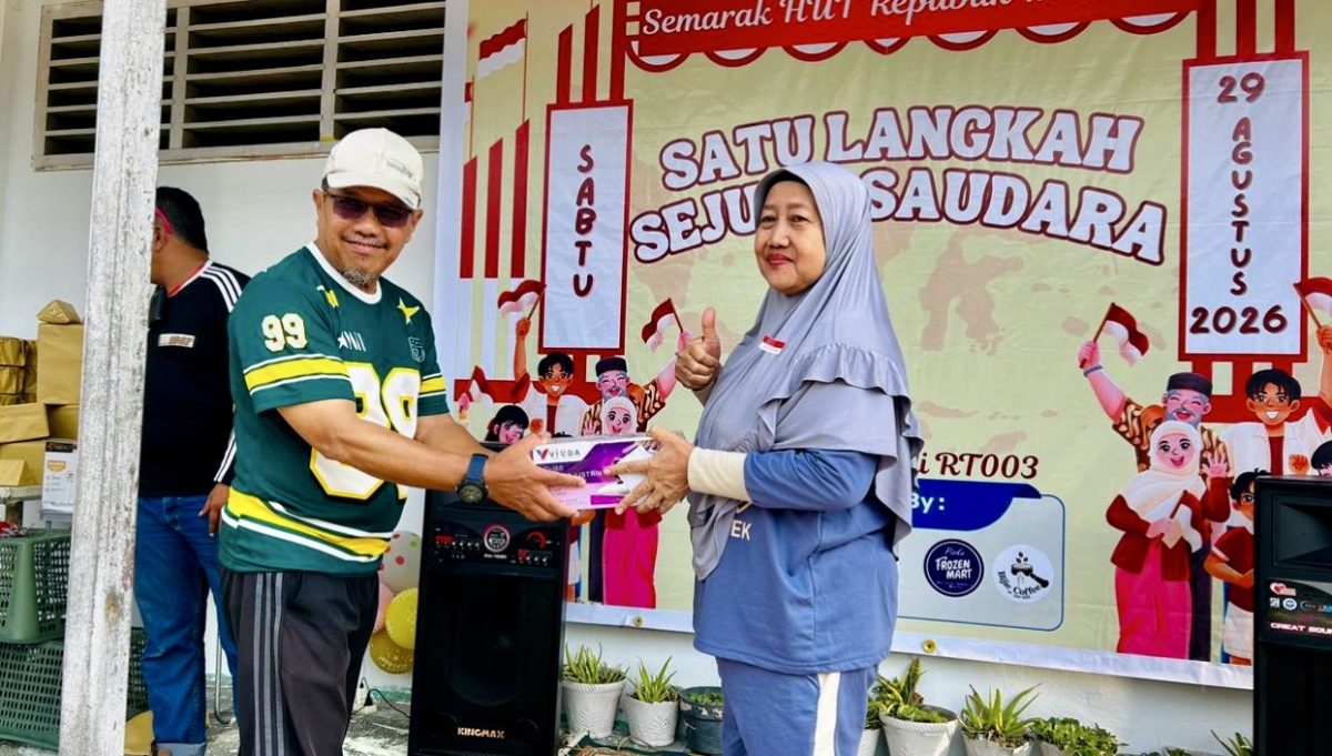 Gelora semangat kemerdekaan memancar kuat di lingkungan RT 03/RW 01, Kelurahan Teluk Air, Kecamatan Karimun, pada Minggu (30/8/2026). Puluhan warga lintas generasi turun ke jalan, menyatukan langkah untuk memeriahkan peringatan Hari Ulang Tahun (HUT) Kemerdekaan Republik Indonesia ke-81 dengan penuh sukacita.(Foto: Izar)