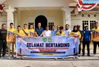Wakil Bupati Kepulauan Meranti, Muzamil Baharudin, resmi melepas kontingen tinju daerah untuk berlaga pada Kejuaraan Provinsi (Kejurprov) Tinju Amatir Elite 2026 di Kabupaten Kampar pada Rabu (2/9/2026) sore. Pelepasan yang berlangsung di halaman rumah dinas Wakil Bupati ini menjadi bentuk dukungan penuh Pemerintah Kabupaten Kepulauan Meranti terhadap para atlet yang akan bertanding.(Foto: Paan)