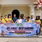 Wakil Bupati Kepulauan Meranti, Muzamil Baharudin, resmi melepas kontingen tinju daerah untuk berlaga pada Kejuaraan Provinsi (Kejurprov) Tinju Amatir Elite 2026 di Kabupaten Kampar pada Rabu (2/9/2026) sore. Pelepasan yang berlangsung di halaman rumah dinas Wakil Bupati ini menjadi bentuk dukungan penuh Pemerintah Kabupaten Kepulauan Meranti terhadap para atlet yang akan bertanding.(Foto: Paan)