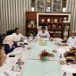 Rapat Umum Pemegang Saham Luar Biasa (RUPS LB), resmi menetapkan Siska Naritasari sebagai Direktur Utama PT BPR Tuah Karimun (Perseroda). Keputusan ini menjadi tonggak penting dalam memperkokoh struktur manajemen sekaligus mengakselerasi transformasi BPR Tuah Karimun.(Foto: Izar)