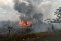 AJI menggelar diskusi publik terkait kebakaran hutan dan lahan (karhutla) dalam Festival Media Selat Malaka (Fesmed) 2026, Minggu (20/9/2026) di Politeknik Negeri Batam. Acara yang terbuka untuk umum ini mempertemukan jurnalis, aktivis lingkungan, dan masyarakat adat untuk menyoroti masalah kabut asap serta akuntabilitas korporasi.(Foto: Izar)
