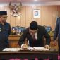 Pemerintah Kabupaten Karimun, mengusulkan perubahan Perda Nomor 5 Tahun 2019 untuk memperluas bisnis Perumda BBJ ke tiga sektor baru, yaitu pertambangan dan energi, pengelolaan limbah, serta pengembangan perumahan. Usulan tersebut disampaikan Bupati Karimun, Iskandarsyah, dalam rapat paripurna DPRD Karimun pada Kamis (17/9/2026).(Foto: Izar)